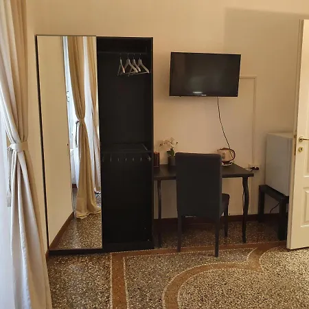 Domus La Foce Self Check In Отель Генуя